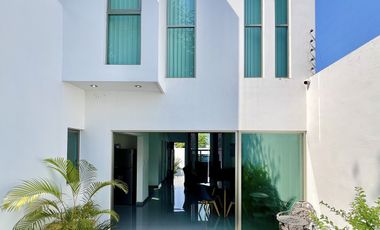 Casa en Venta en Esquina Norte de Colima Fraccionamiento Diamantes 3 Recámaras