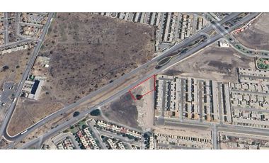 Rento Terreno Comercial sobre avenida principal frente 65mts, Ciudad Maderas Querétaro (El Marques)