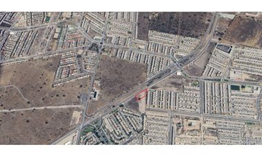 Rento Terreno Comercial sobre avenida principal frente 65mts, Ciudad Maderas Querétaro (El Marques)