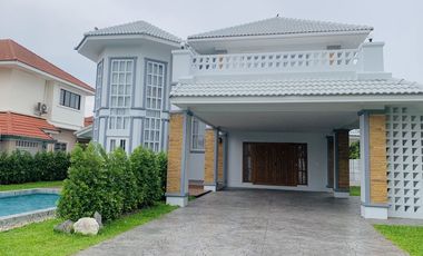 Luxury Modern 4 Bedrooms Pool Villa Fully Furnished in Chiangmai
