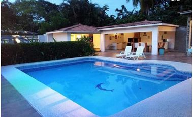 ALQUILER VACACIONAL DE CASA CON PISCINA Y 5 RECMARAS Y TODO LO DEMS