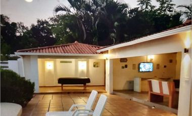 ALQUILER VACACIONAL DE CASA CON PISCINA Y 5 RECMARAS Y TODO LO DEMS