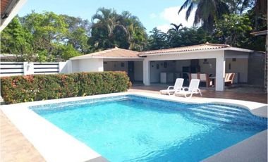 ALQUILER VACACIONAL DE CASA CON PISCINA Y 5 RECMARAS Y TODO LO DEMS
