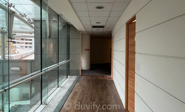 Oficina en Arriendo en Torre Paris/ Metro Los Leones