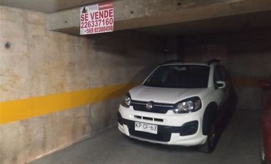 Estacionamiento en Arriendo en En Venta/ Arriendo Estacionamiento cercano a Estación Metro Sta. Isabel