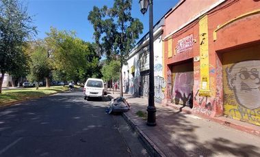 Casa en Arriendo en En Venta / Arriendo Propiedad Comercial a pasos de Estación Metro Cumming