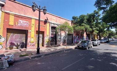Casa en Arriendo en En Venta / Arriendo Propiedad Comercial a pasos de Estación Metro Cumming