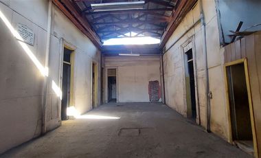 Casa en Arriendo en En Venta / Arriendo Propiedad Comercial a pasos de Estación Metro Cumming