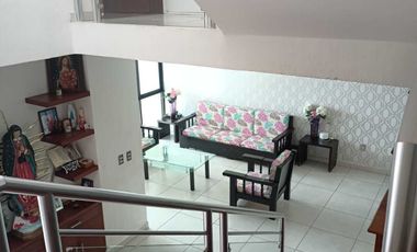 CASA EN VENTA EN FRACC. LOMAS VERDES