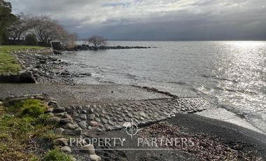 Sitio con dos cabañas a orilla de Lago Puyehue