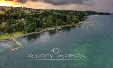 Sitio con dos cabañas a orilla de Lago Puyehue
