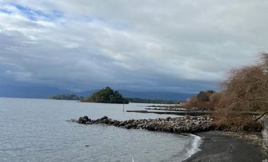 Sitio con dos cabañas a orilla de Lago Puyehue