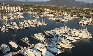 Departamentos en venta Marina Vallarta frente a campo de golf