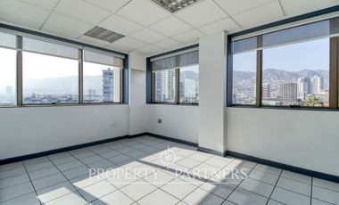 Amplia oficina en edificio medico Galeno
