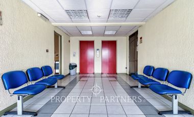 Amplia oficina en edificio medico Galeno