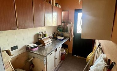 Excelente inmueble de 5 dormitorios    4 baños    6 cocheras    quincho c/dependencias