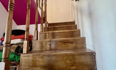 Excelente inmueble de 5 dormitorios    4 baños    6 cocheras    quincho c/dependencias