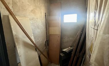 Excelente inmueble de 5 dormitorios    4 baños    6 cocheras    quincho c/dependencias