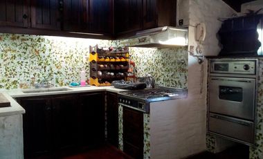 Venta  casa con piscina y parque, Ramos Mejía, Balcarce 200