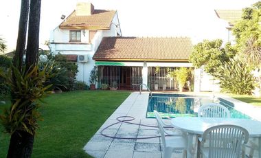Venta  casa con piscina y parque, Ramos Mejía, Balcarce 200