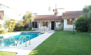 Venta  casa con piscina y parque, Ramos Mejía, Balcarce 200