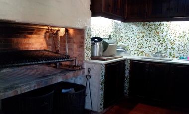 Venta  casa con piscina y parque, Ramos Mejía, Balcarce 200