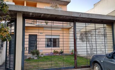 Dúplex en venta - 2 Dormitorios 1 Baño - Cochera - 130Mts2 - Junín