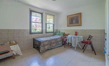 Casa en esquina Colegiales/Belg R