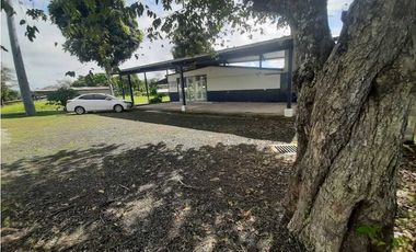 VENDO CASA CON TERRENO EN LA  CHORRERA INDUSTRIAL