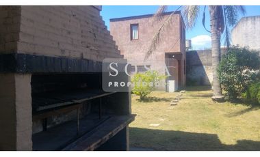 Casa en venta en Gonzalez Catan Centro Calle Dragones Nº 2663