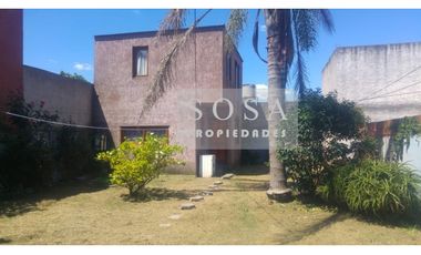Casa en venta en Gonzalez Catan Centro Calle Dragones Nº 2663