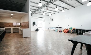 VENTA SALON DE EVENTOS + LOCAL ZONA HERNANDARIAS Y CAPUTTO