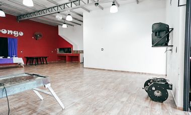 VENTA SALON DE EVENTOS + LOCAL ZONA HERNANDARIAS Y CAPUTTO