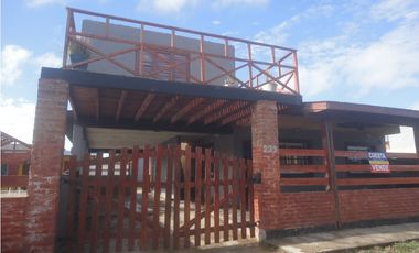 CASA + 2 DEPTOS