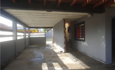 CASA + 2 DEPTOS