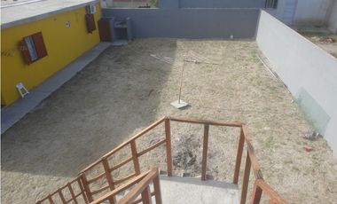 CASA + 2 DEPTOS