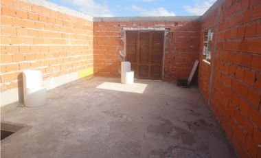 CASA + 2 DEPTOS