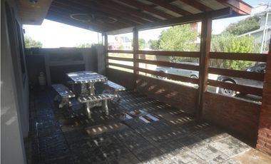 CASA + 2 DEPTOS
