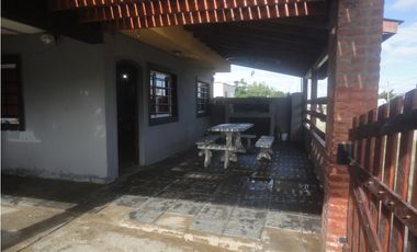 CASA + 2 DEPTOS