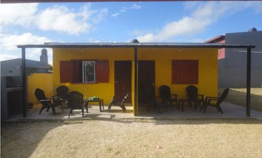 CASA + 2 DEPTOS