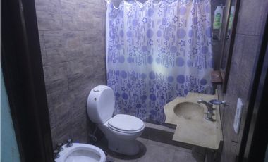 CASA + 2 DEPTOS