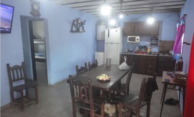 CASA + 2 DEPTOS