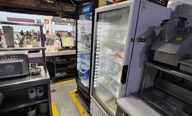 Se renta local comercial en el aeropuerto terminal 1