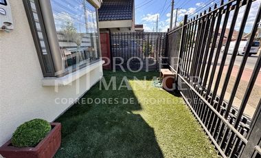 Casa en Venta en Casa 3 Pisos 105m2 5D-3B + Terraza - Parque Lantaño