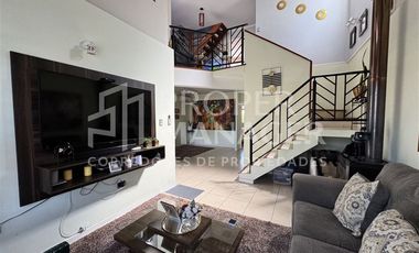 Casa en Venta en Casa 3 Pisos 105m2 5D-3B + Terraza - Parque Lantaño