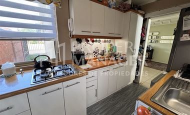 Casa en Venta en Casa 3 Pisos 105m2 5D-3B + Terraza - Parque Lantaño