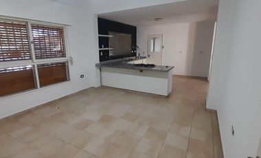 Casa en venta tres dormitorios Amplio terreno. Cerro de las Rosas