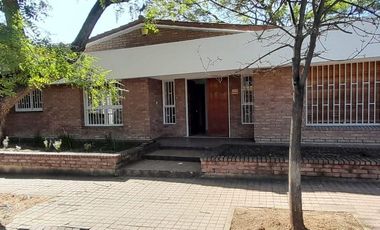 Casa en venta tres dormitorios Amplio terreno. Cerro de las Rosas