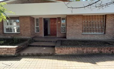 Casa en venta tres dormitorios Amplio terreno. Cerro de las Rosas