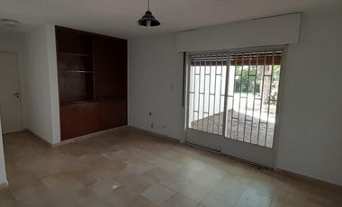 Casa en venta tres dormitorios Amplio terreno. Cerro de las Rosas